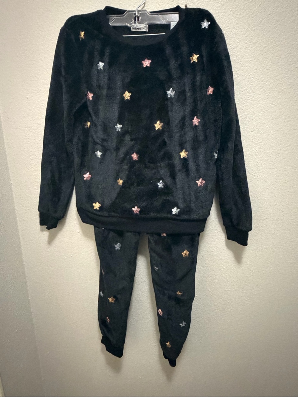 Epic Threads Black Plush Star Print Lounge Set Size Large.